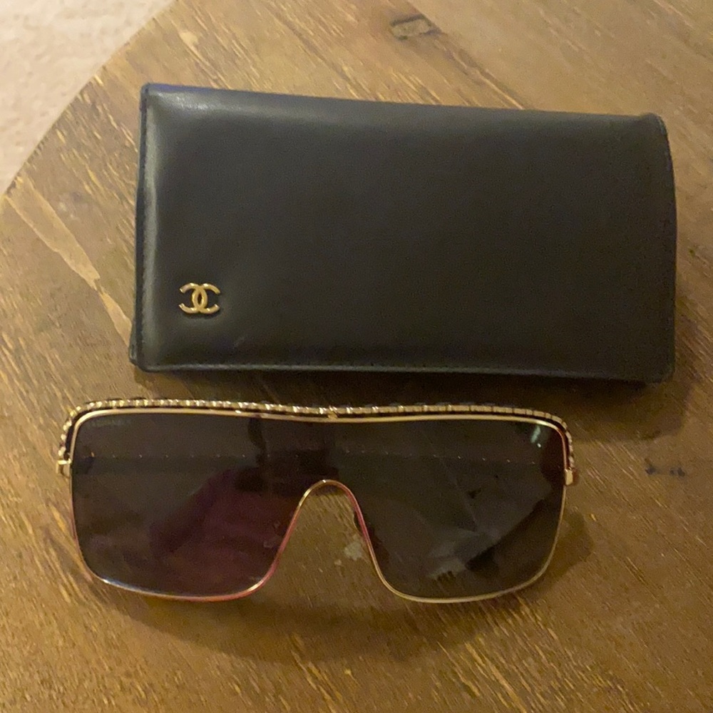 Chanel sunglasses runnway 2021 comes with the poshette